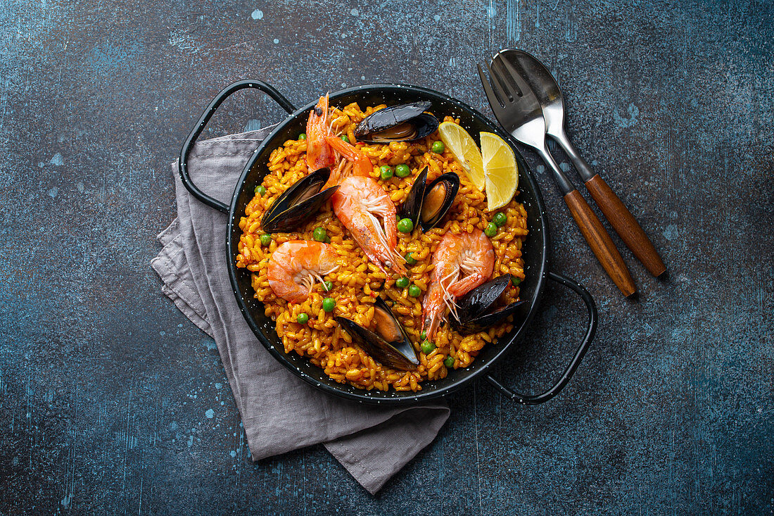 Spanische Paella mit Meeresfrüchten