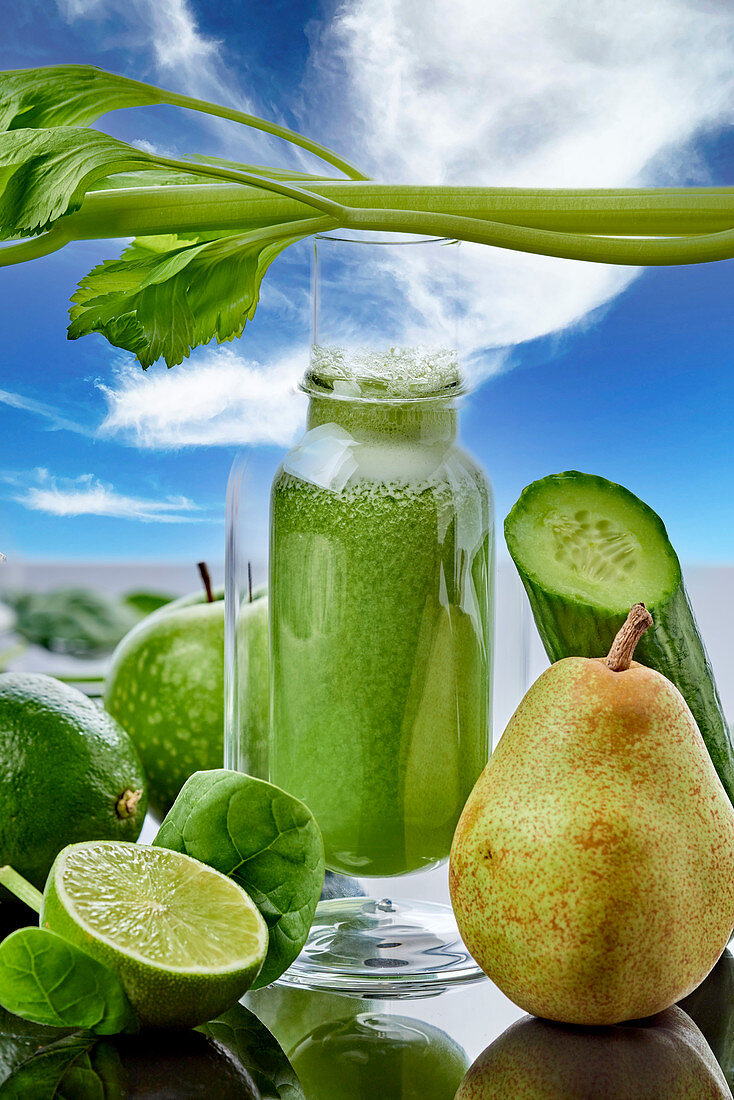 A green smoothie made with pears, apple, spinach and cucumber