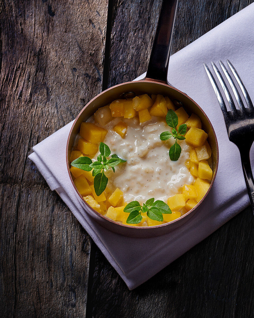 Rice pudding with mango