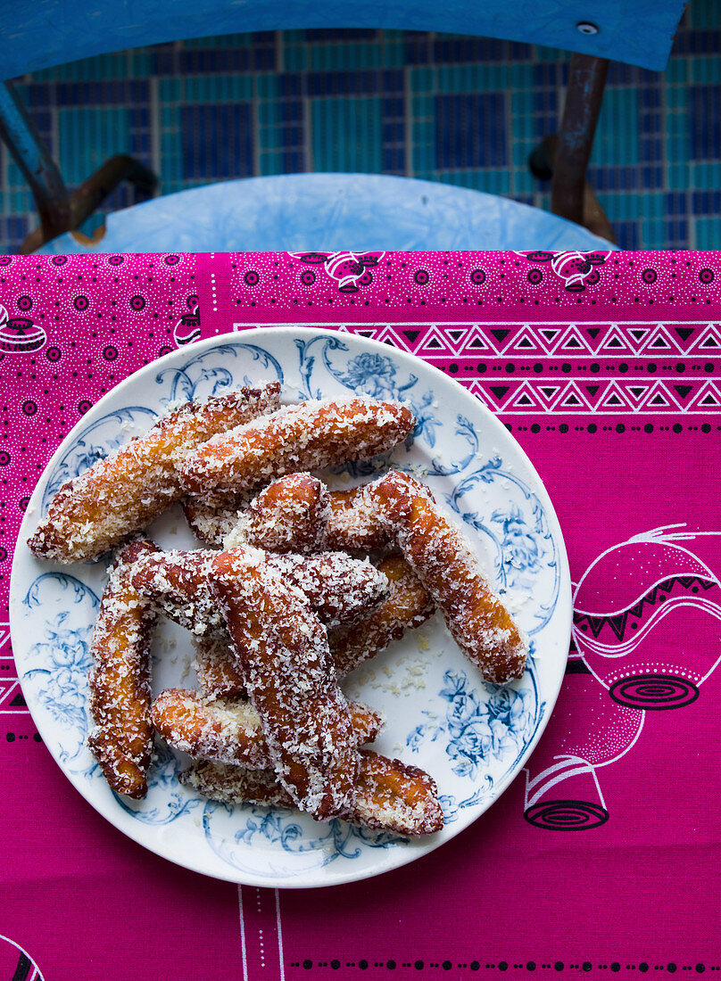 Südafrikanische Koeksisters (süße würzige Donuts)