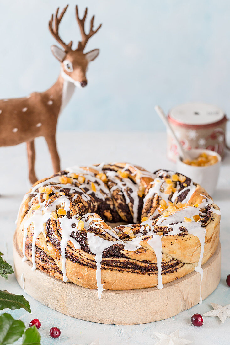 Poppy seed yeast cake with sugar icing