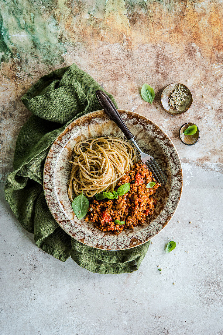 Spaghetti mit veganer Bolognesse