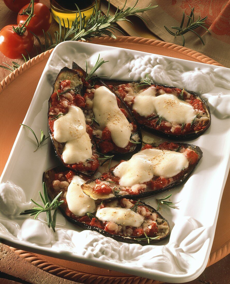 Stuffed aubergines with tomatoes and cheese au gratin 