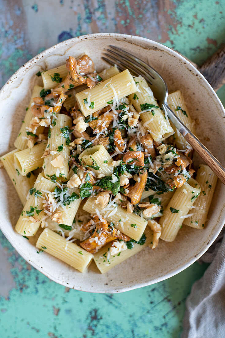 Rigatoni with chanterelles, grated parmesan and fresh parsley