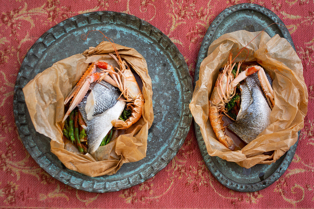 Langoustines with sea bream uncooked in paper