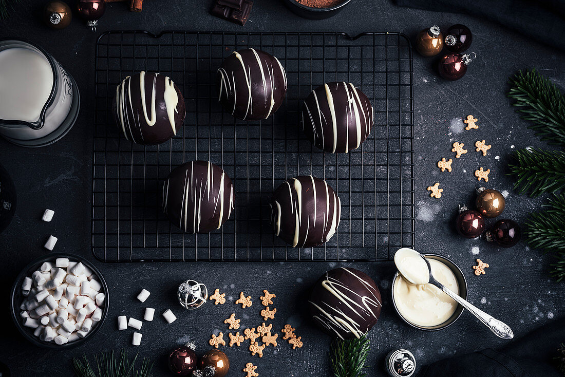 Christmas Hot Chocolate Bombs