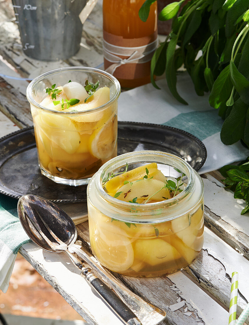 Pickled apples with thyme