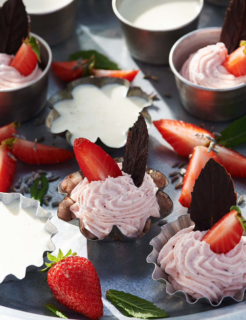 Strawberry and mint mousse with chocolate mint leaves
