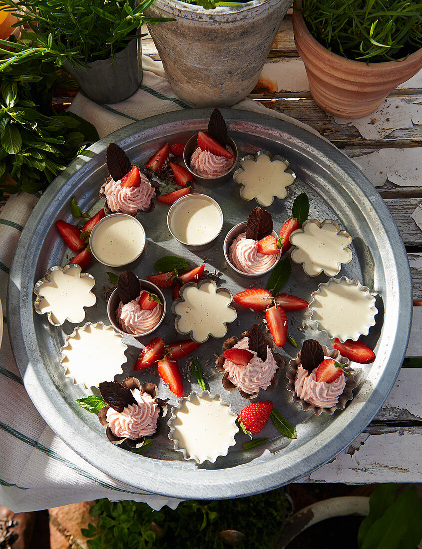 Strawberry and mint mousse with chocolate mint leaves