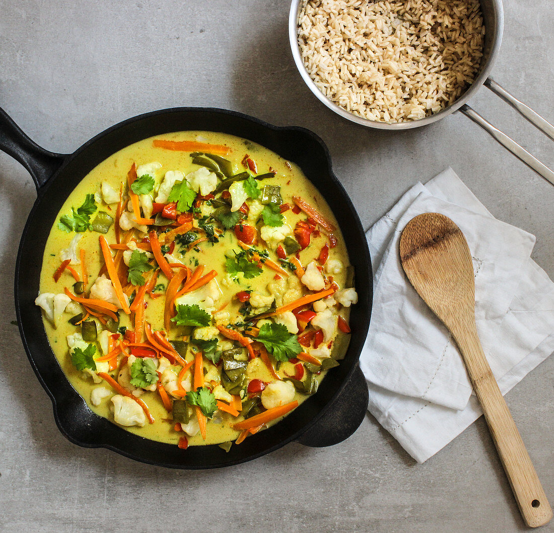 Vegan oven-baked curry with banana and peanut sauce