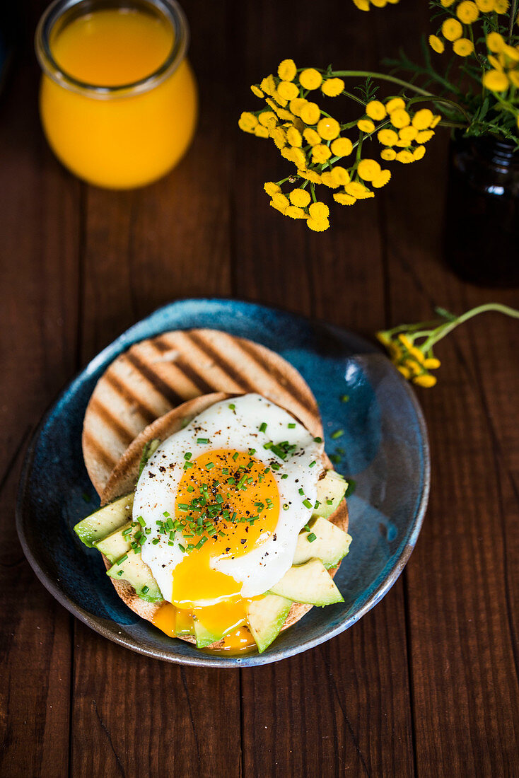 Bagel with avocado and egg