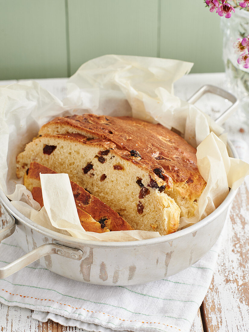 Stutenbrot mit Rosinen