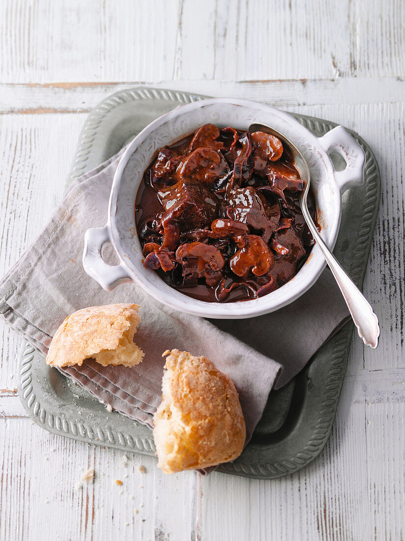 Beef casserole with red cabbage and mushrooms
