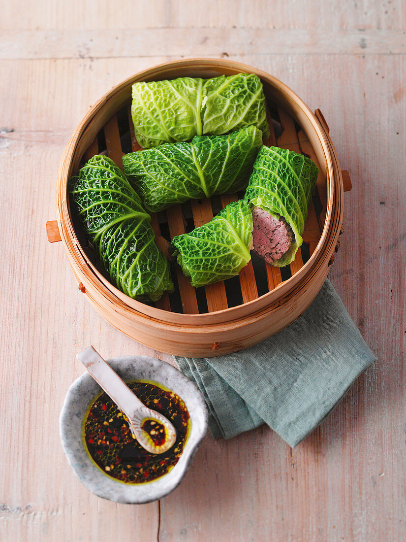 Steamed Asian roulades with minced meat and chilli dip