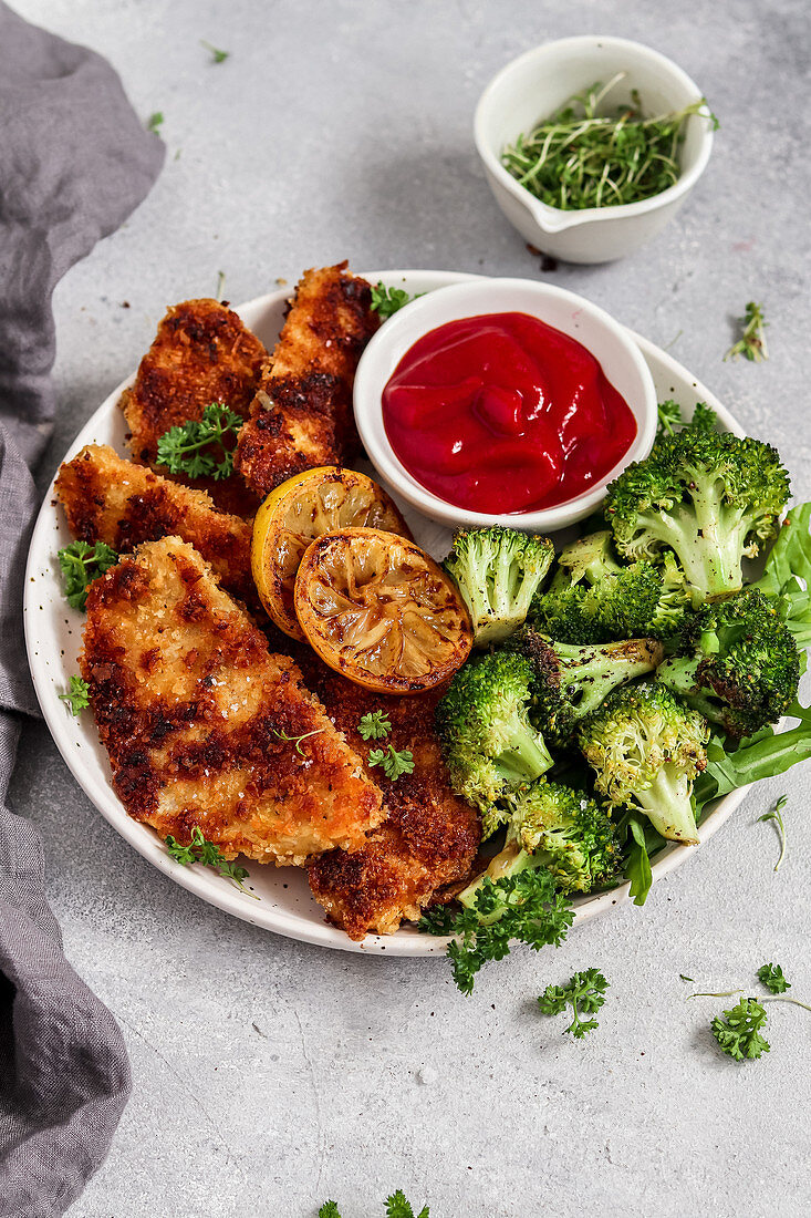 Knusprige Sellerieschnitzel mit Brokkoli (vegan)