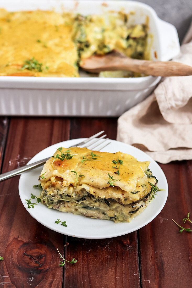 Spinat-Lasagne mit Ricottaersatz und Champignons (vegan)