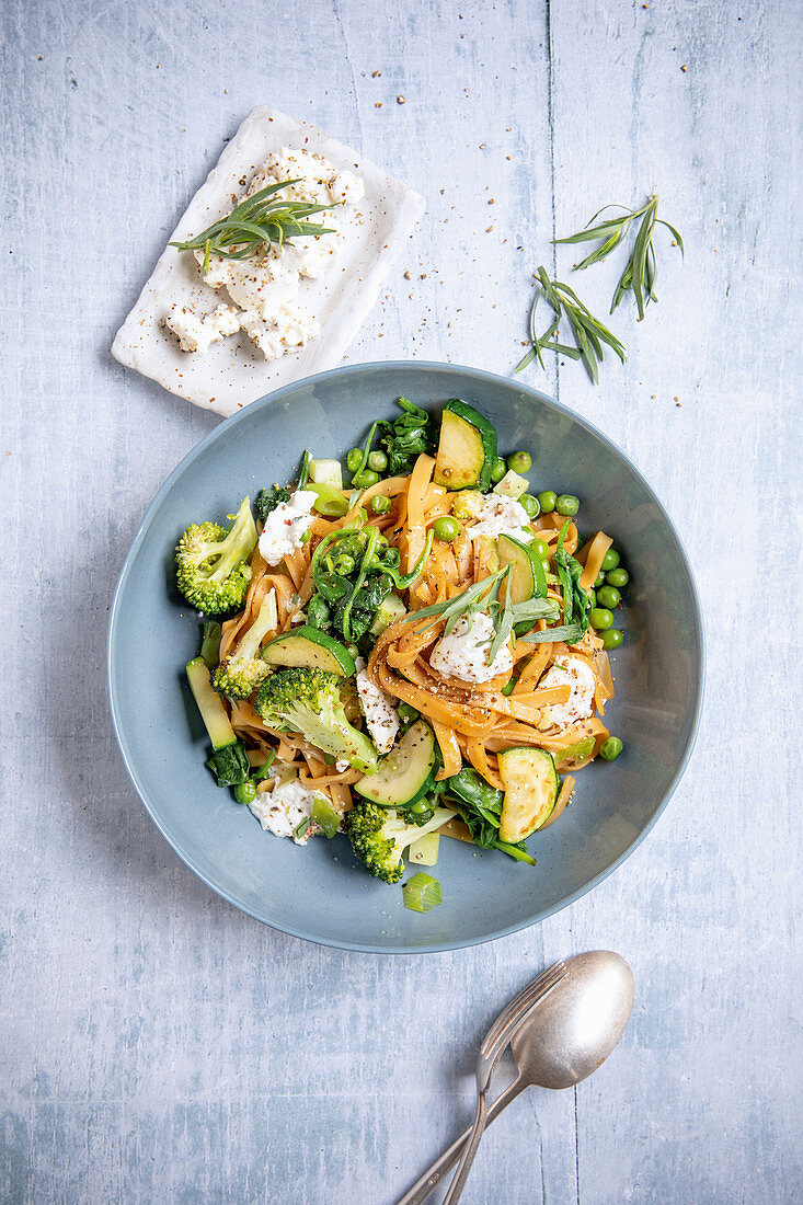 Grüne Gemüse-Pasta mit Ricotta