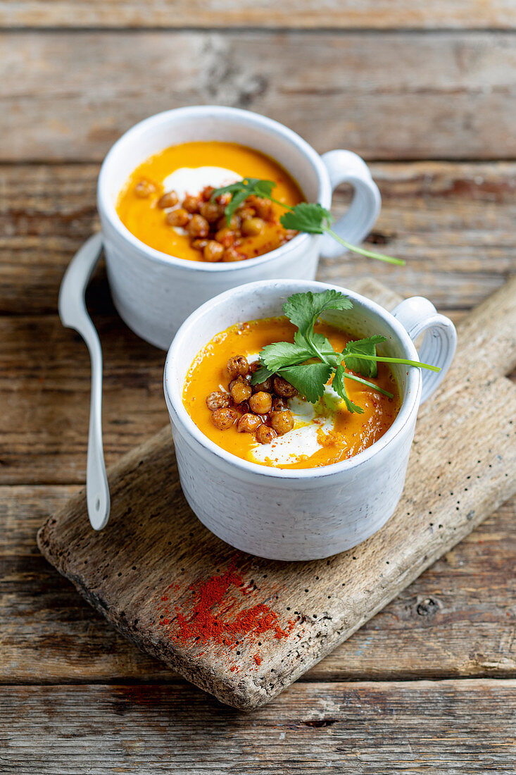 Pumpkin soup with chickpeas