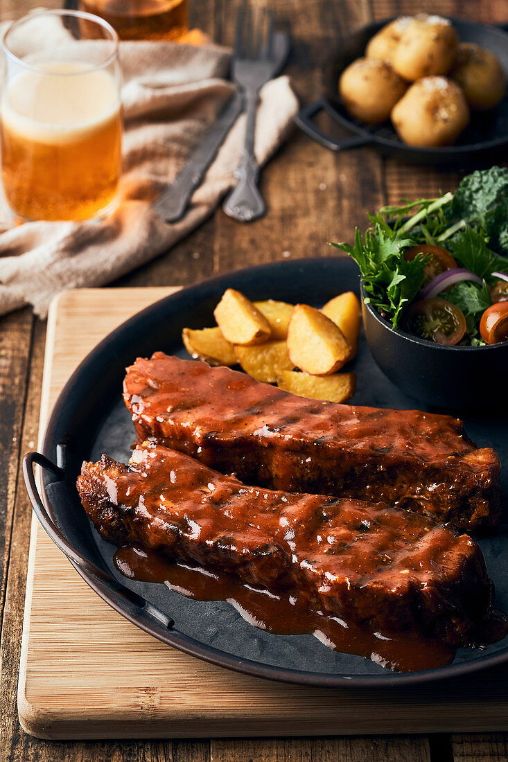 Pork ribs with barbeque sauce and rustic potatoes