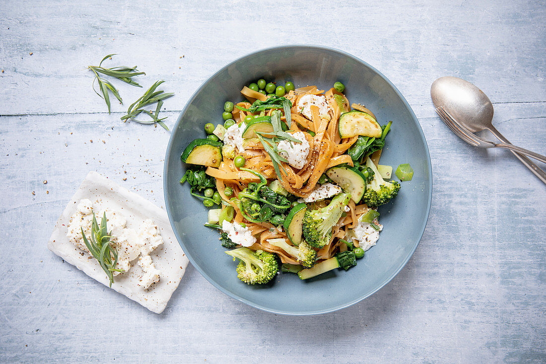 Green vegetable pasta with ricotta