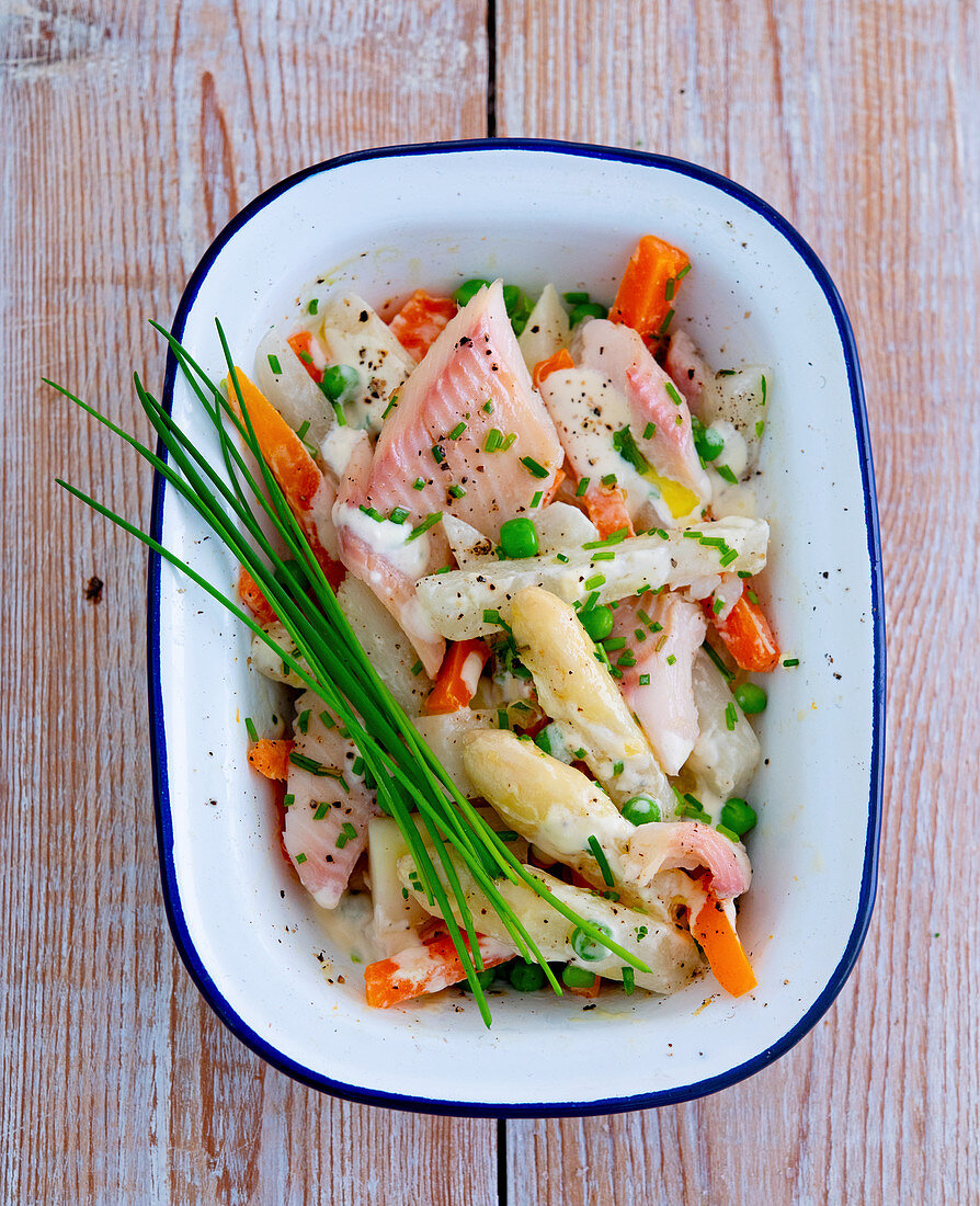 Leipziger Allerlei with trout fillet and chives