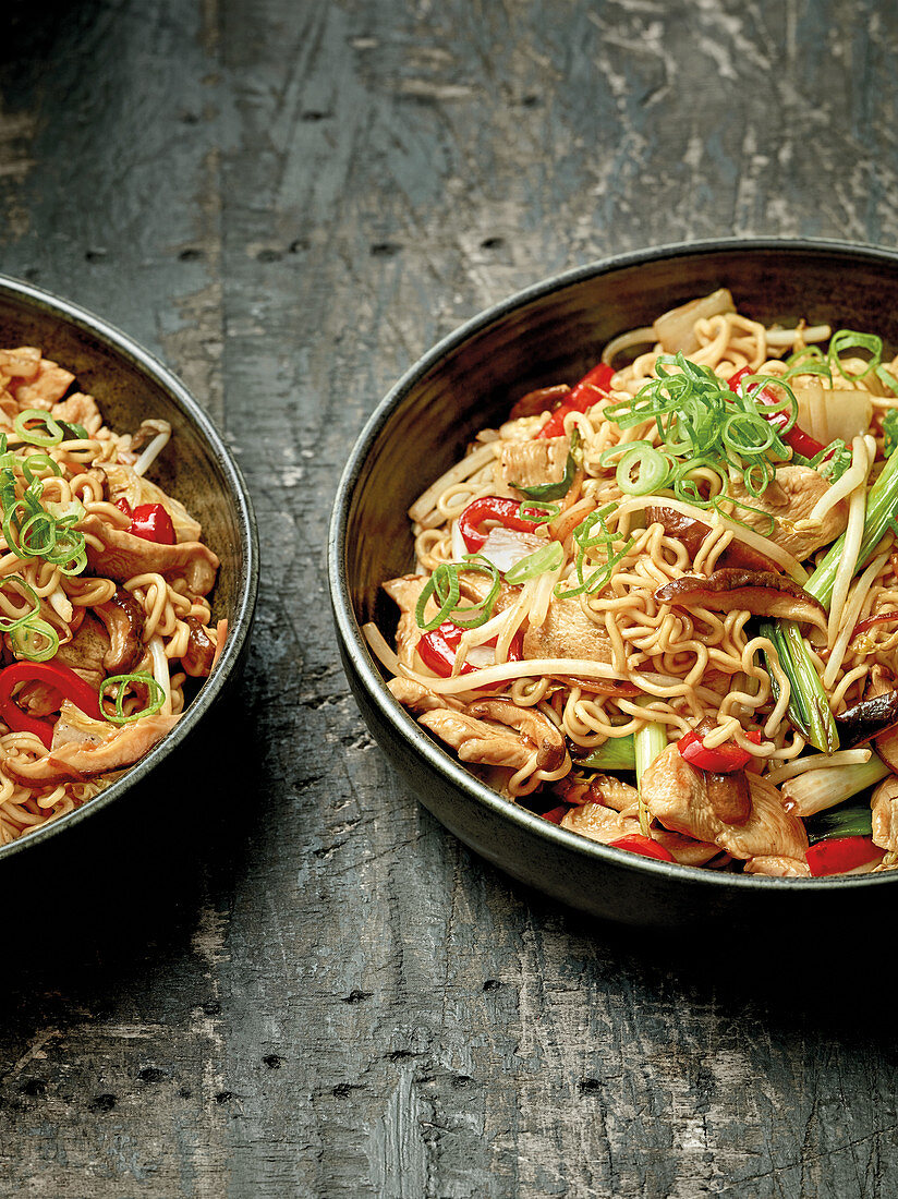 Yakisoba – fried Japanese noodles with chicken
