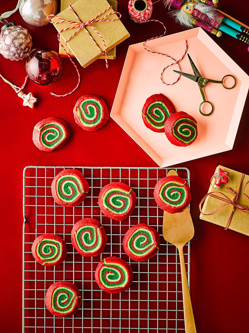 Vegane Pinwheel Biscuits zu Weihnachten