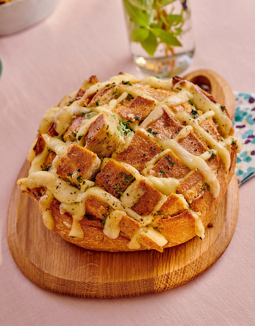 Zupfbrot mit Knoblauch und Mozzarella