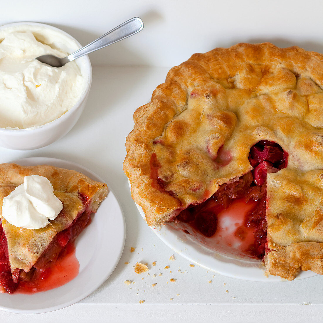 Strawberry rhubarb pie with cream