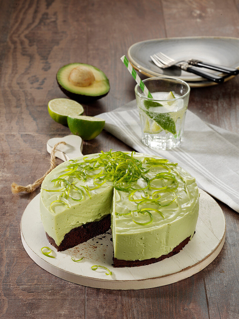 Avocado and lime quart cake