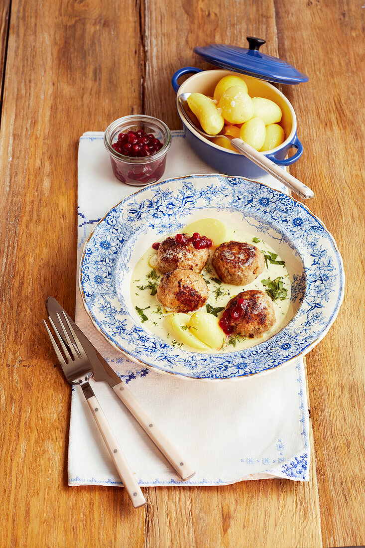 Meatballs with potatoes in dill cream sauce