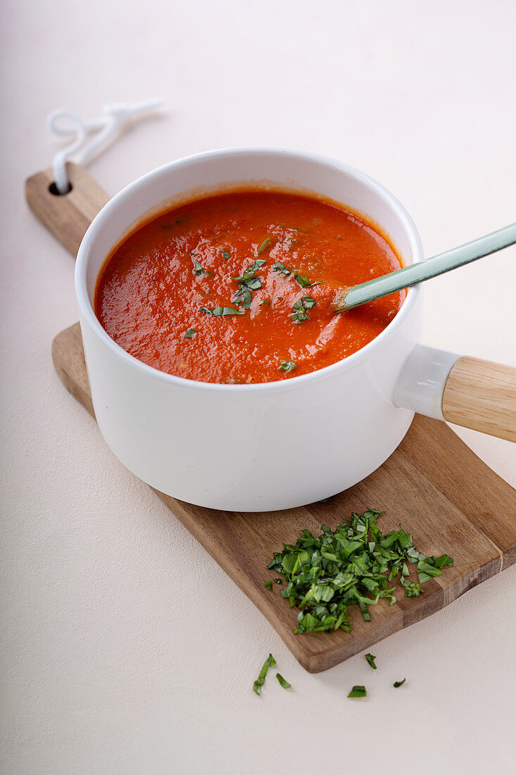 Tomato sugo with basil