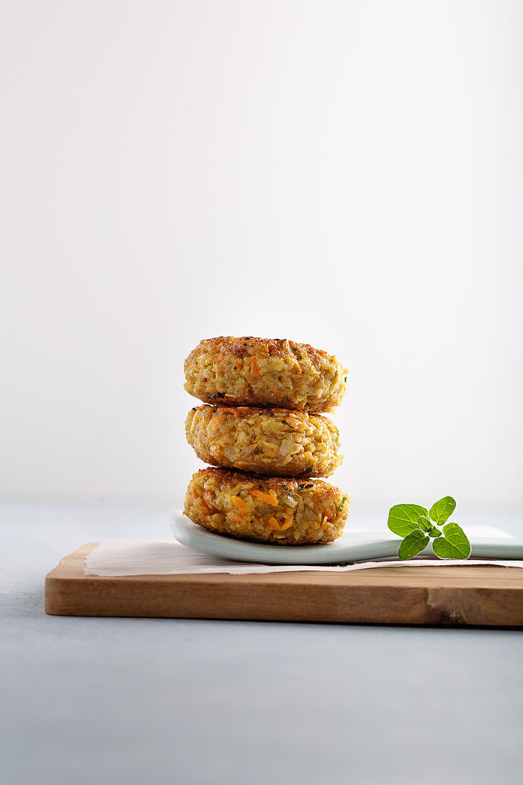 Freekeh and vegetable burgers