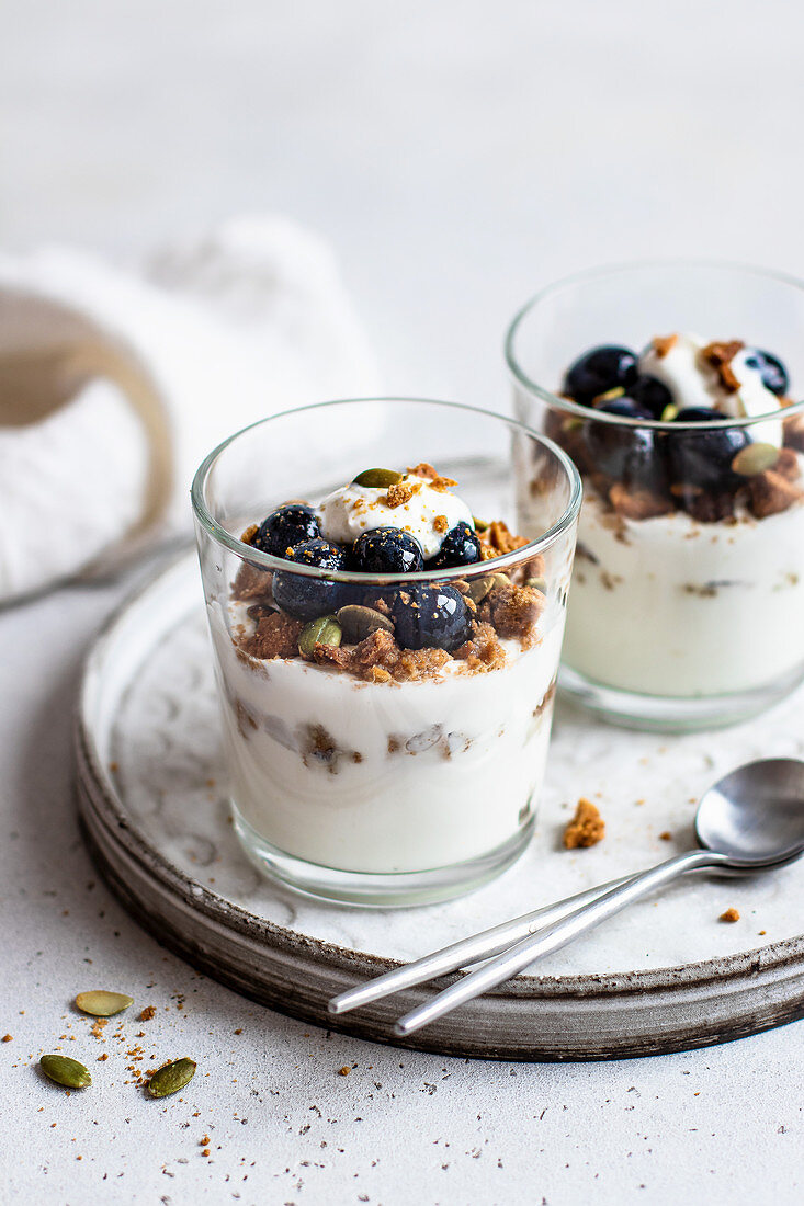 Cottage cheese cookie trifle with blueberries