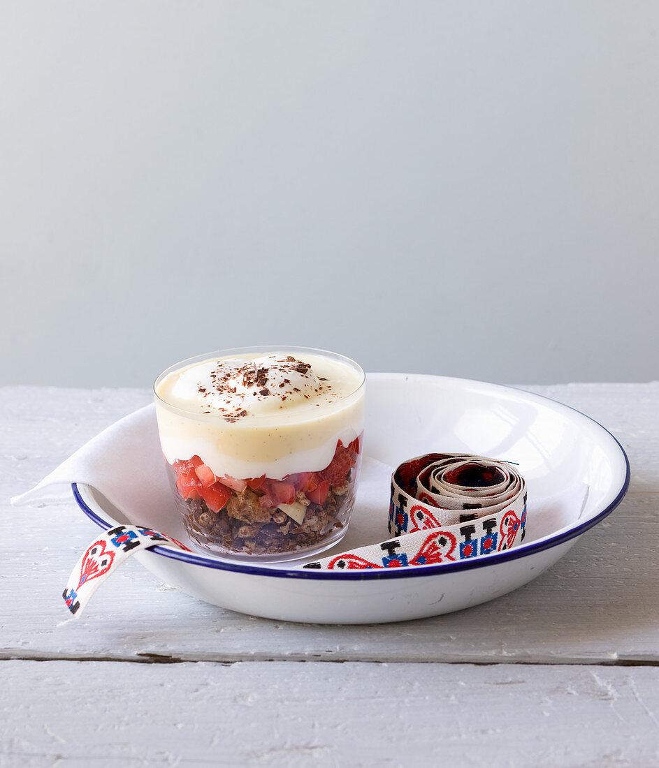 Trifle verrine with granola and strawberries