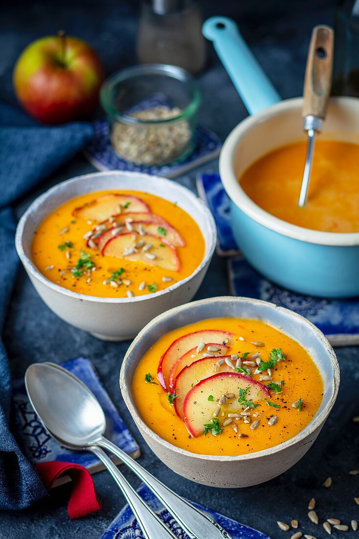 Pumpkin cream soup with apple