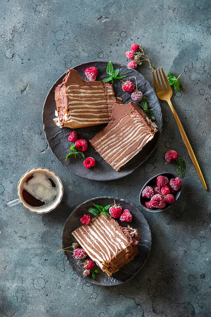 Crepe and chocolate cake with two kinds of crepes and cream