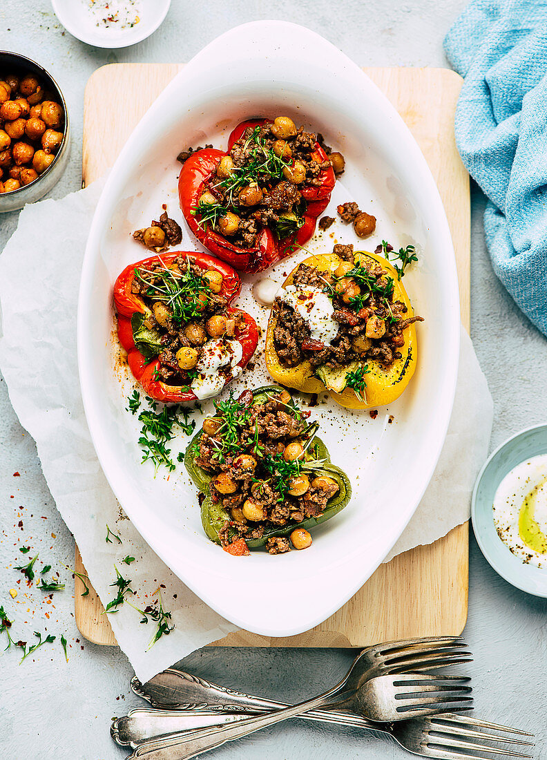 Stuffed peppers with ground beef and chickpeas