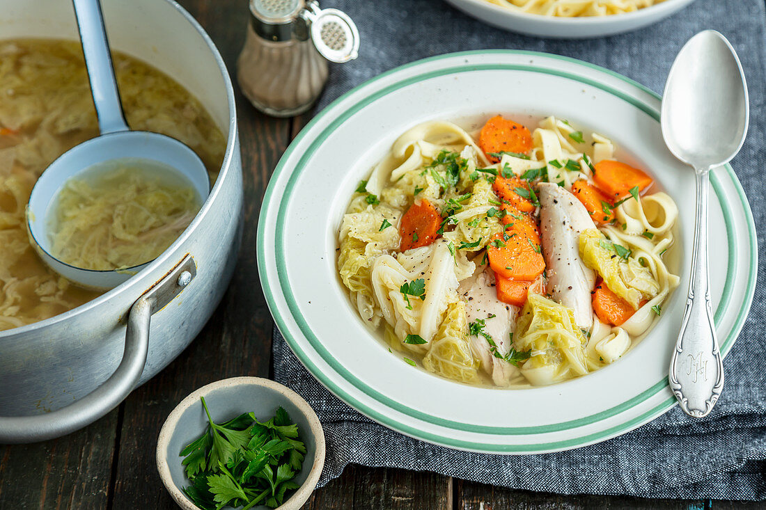 Hühnersuppe mit Wirsing