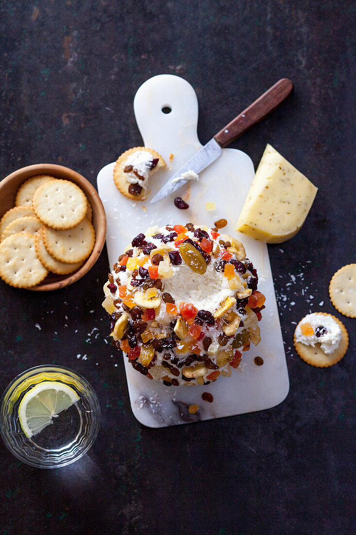 Gouda cheese ball with cumin and dried fruits