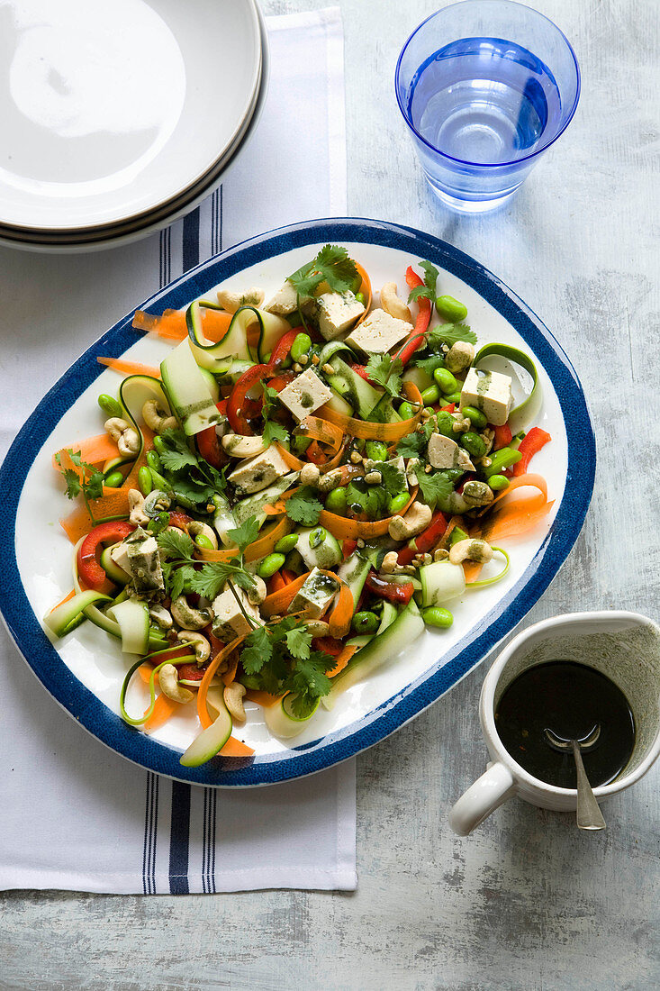 Raw Pad Thai Salad with spirulina dressing