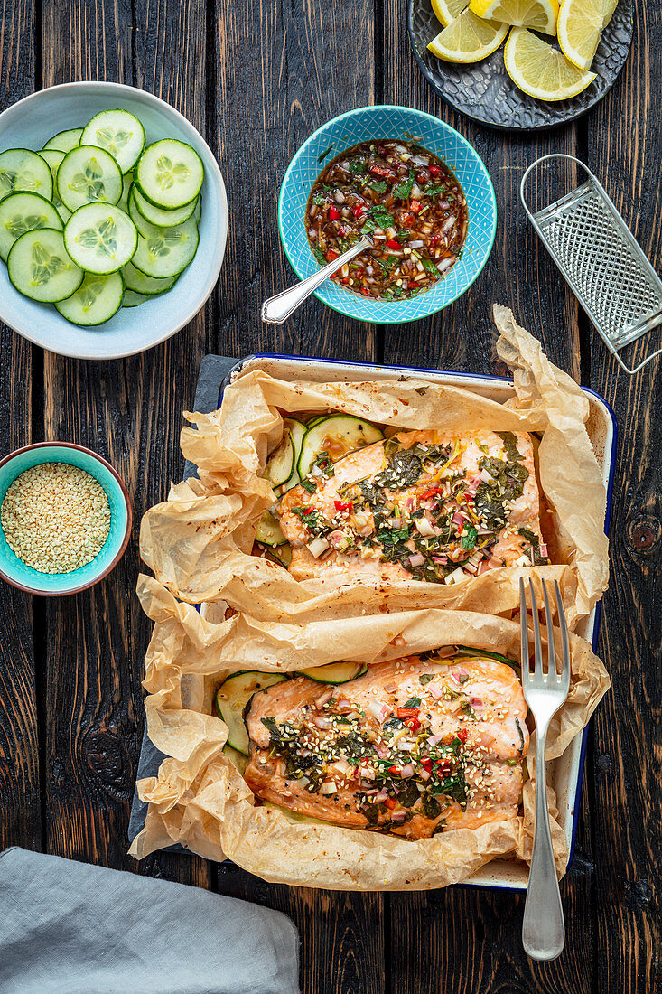 Gebackener Lachs mit Zitronengras und Chili