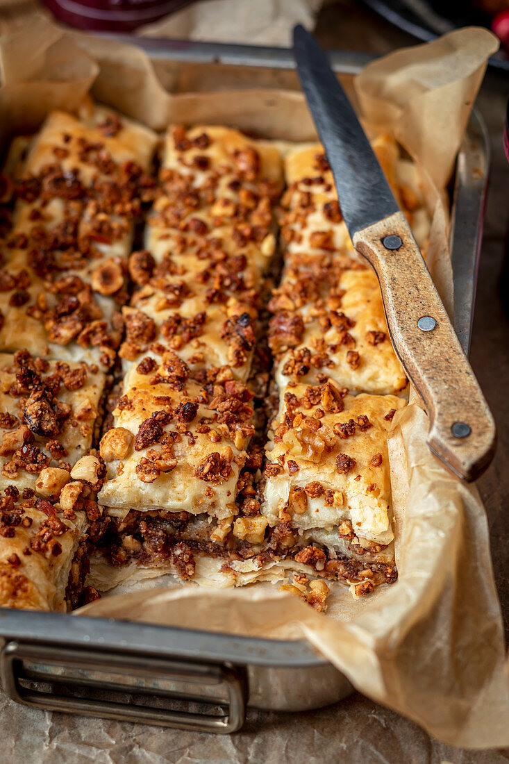 Blätterteigkuchen mit Walnussfüllung