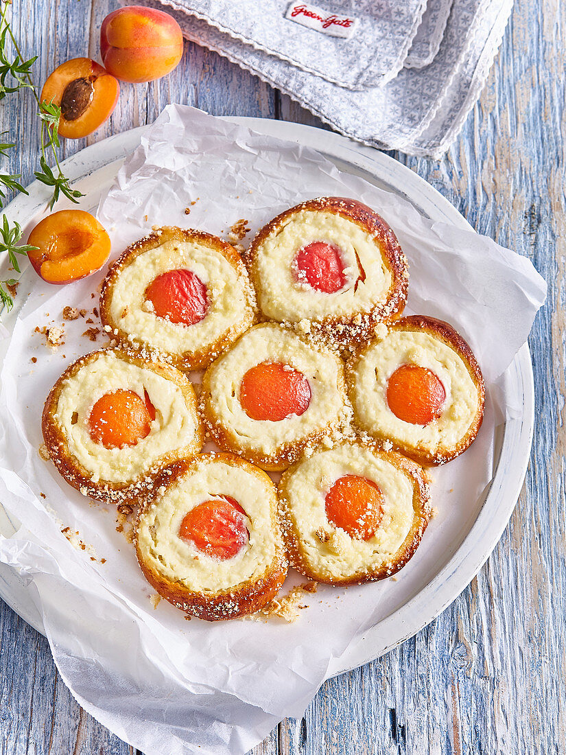 Spiegeleierkuchen mit Aprikosen