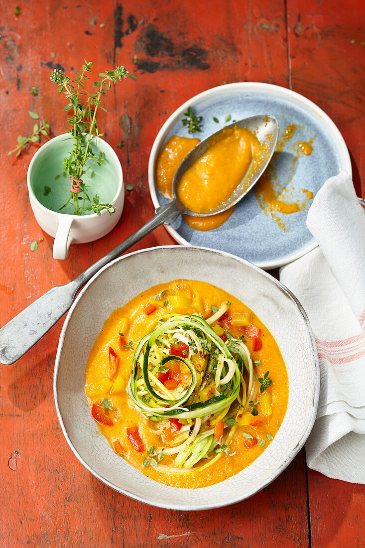 Vegan vegetable spaghetti with pepper sauce