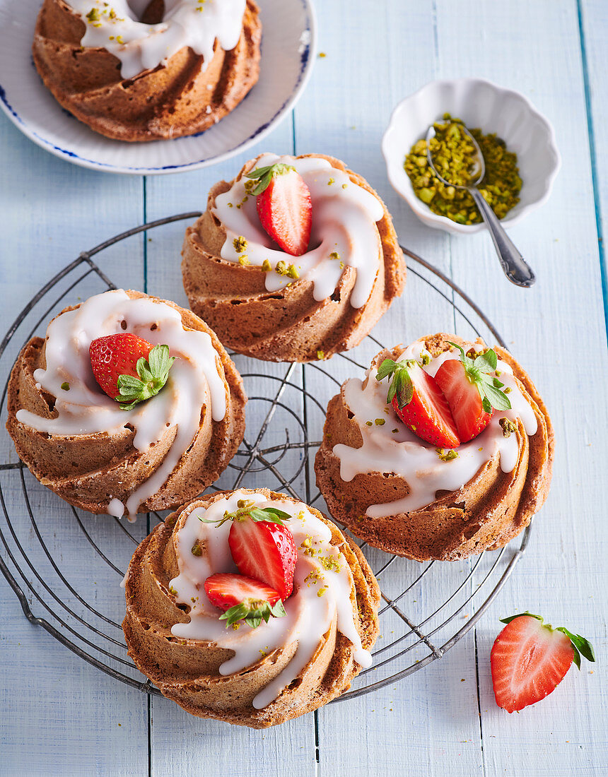Mini bundt cakes with nuts