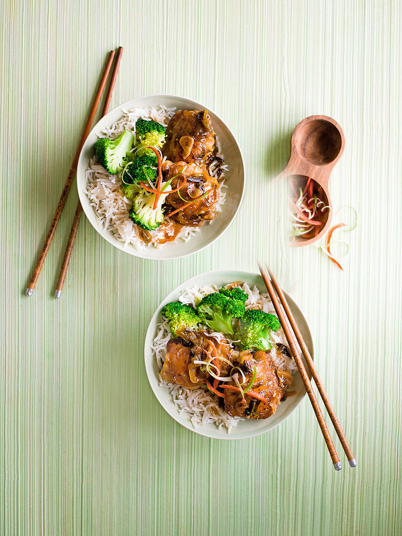 Chinese red-braised chicken with rice and broccoli