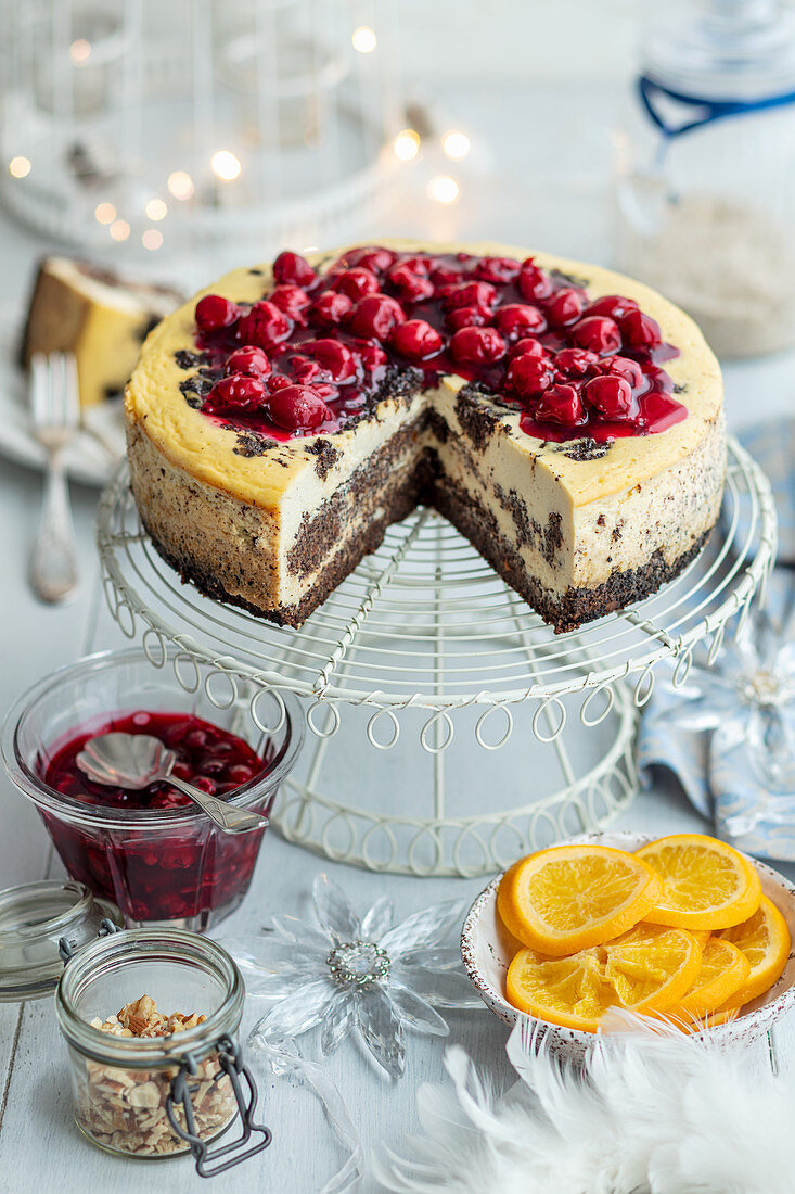 Mohn-Käsekuchen mit Kirschen