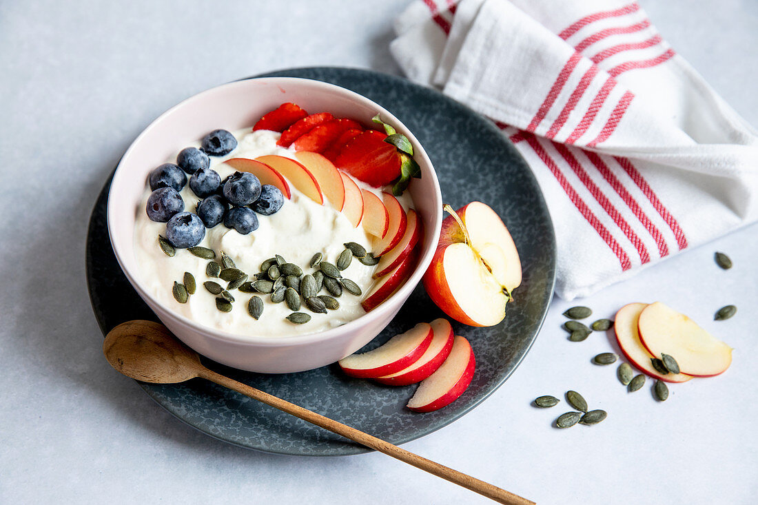 Joghurt mit frischem Obst