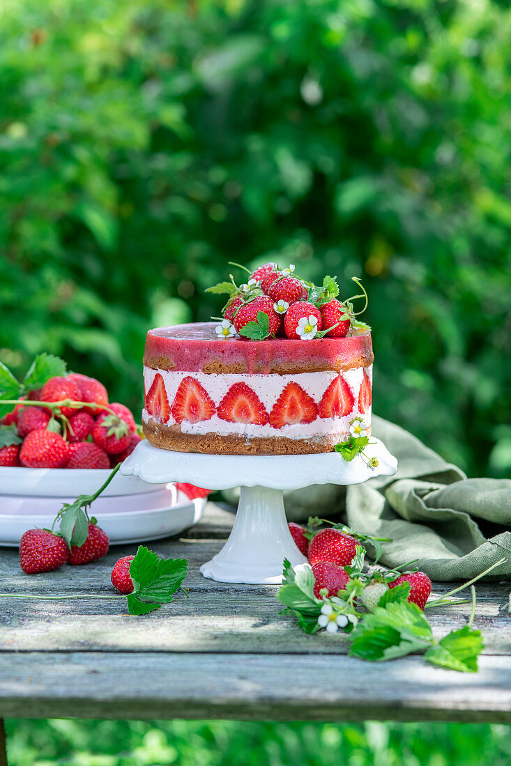 Strawberry mousse cake